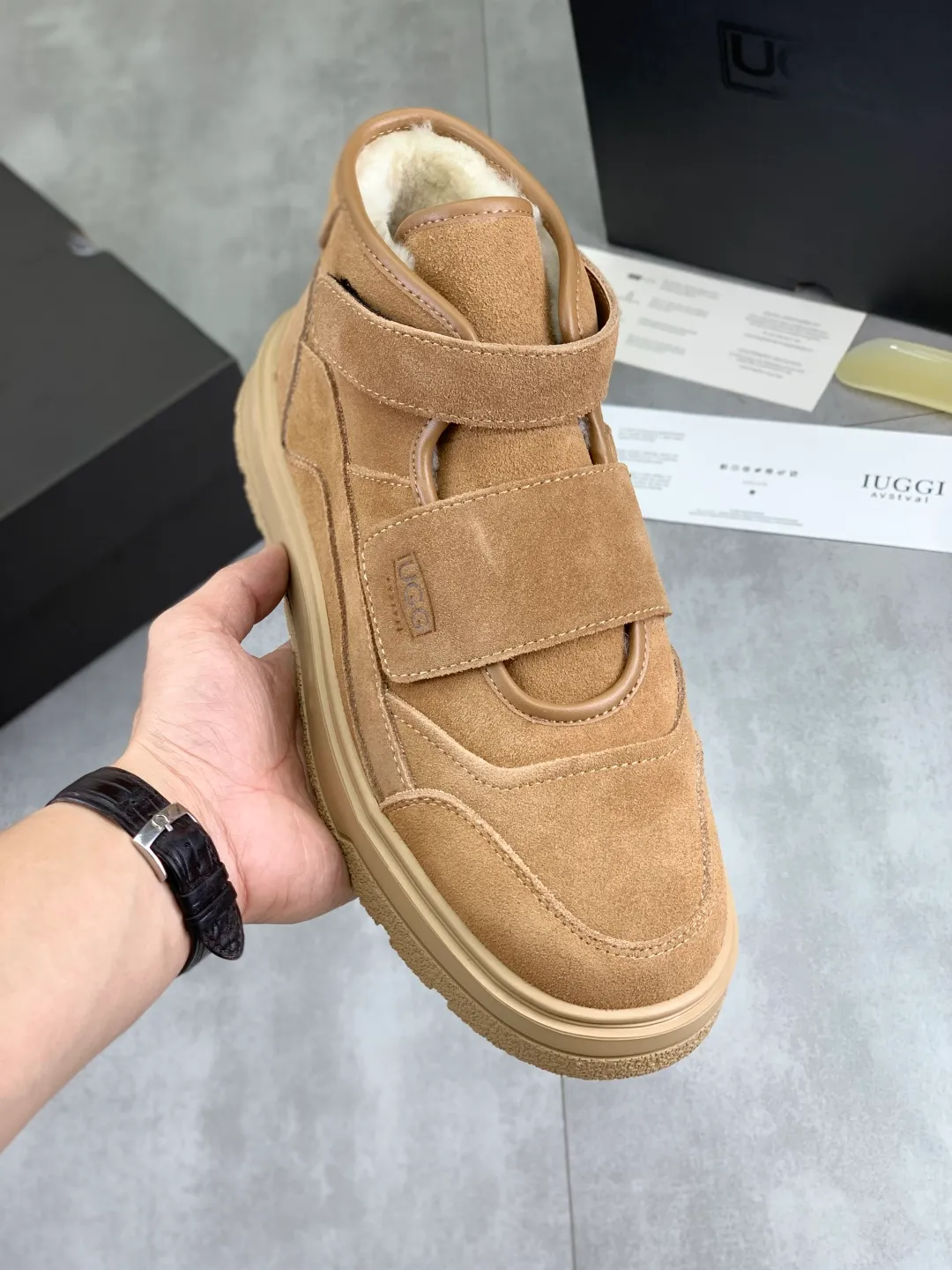 Men's shoes 💰P580 New arrival 🆕🆕🆕 26 New IUGGI Velcro men's shoes Fashionable and casual Velcro men's shoes. First layer suede cowhide + lining wool Rubber outsole Lightweight and non-slip Size: 39-44 Color: three colors